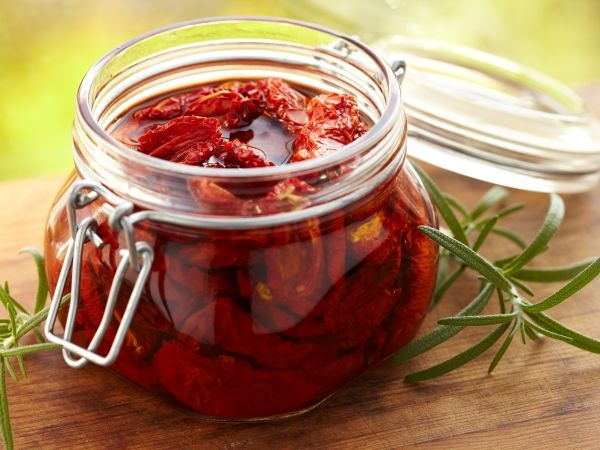 Spremite ukusni domaći sušeni paradajz u maslinovom ulju