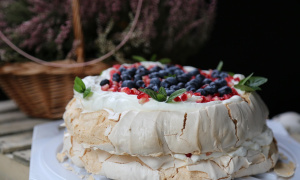 Puslica torta – hrskava spolja, kremasta iznutra i savršeno lagana