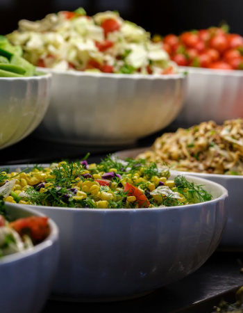 3 osvežavajuće salate za roštilj i letnje obroke
