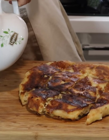Žena iz Turske pokazala kako se sprema burek u tiganju za 15 minuta: Kaže da je bolji od onog iz pekare