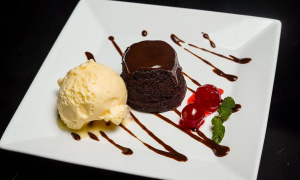 Recept za čokoladni kolač koji se topi u ustima – brz i sočan desert