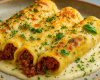 ZAPEČENE PALAČINKE SA MESOM I BELIM SOSOM: Recept za mekane palačinke, sočan fil, kremasti sos i zlatnu koricu