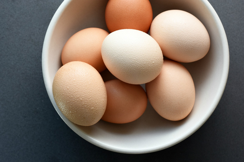 Evo šta ZAPRAVO ZNAČE oznake na jajima u radnji i KOJA JE RAZLIKA između braon i belih jaja