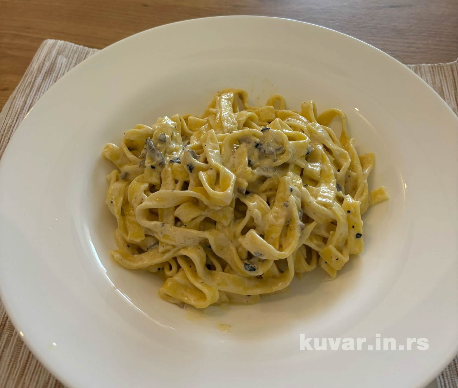 Pasta sa tartufima u blagom kremastom sosu