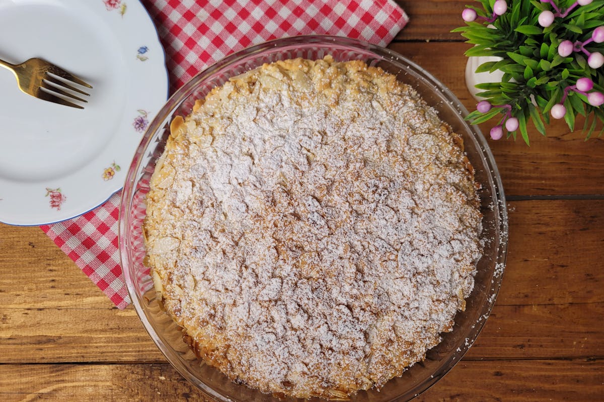 Recept za lenju pitu od jabuka – najlakši domaći kolač sa mirisom cimeta