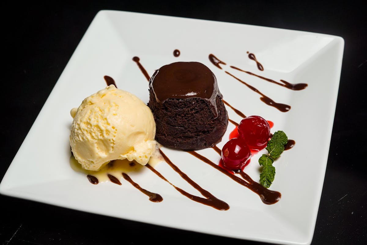 Recept za čokoladni kolač koji se topi u ustima – brz i sočan desert