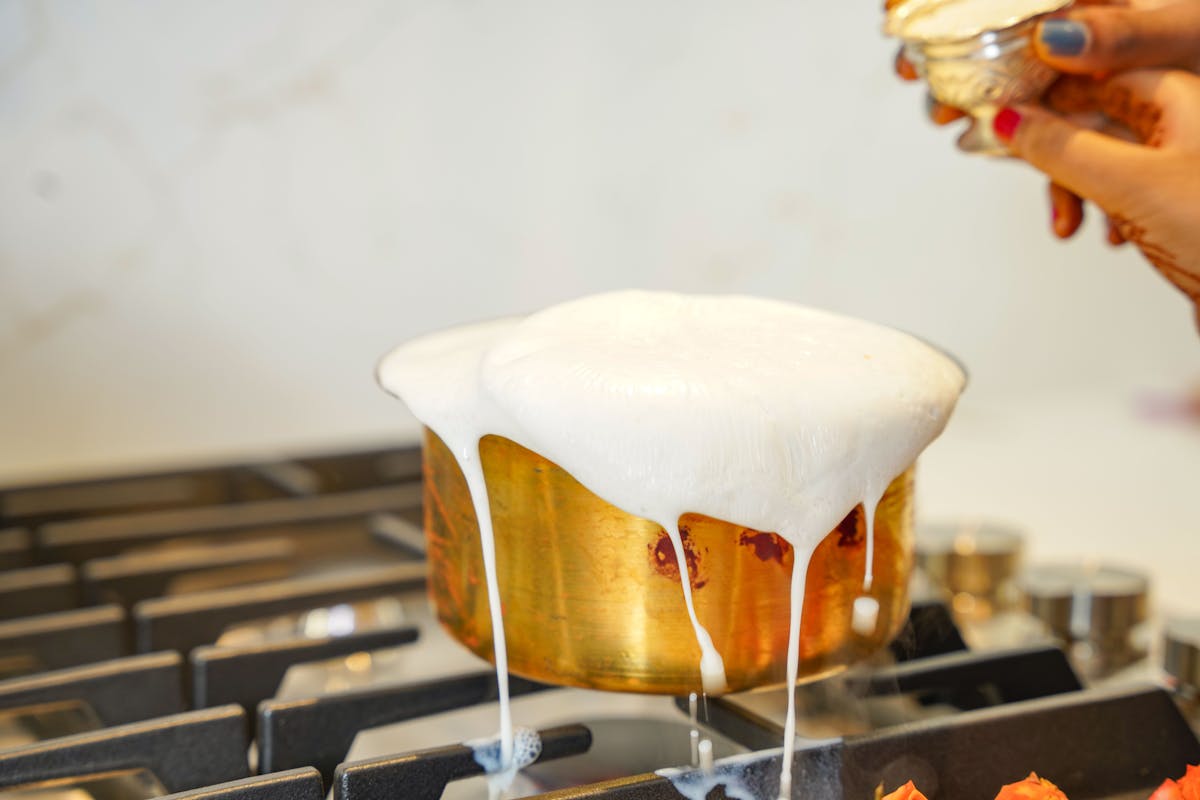 Kako očistiti šerpu od zagorelog mleka