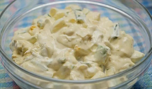 Salata od jaja i mladog luka