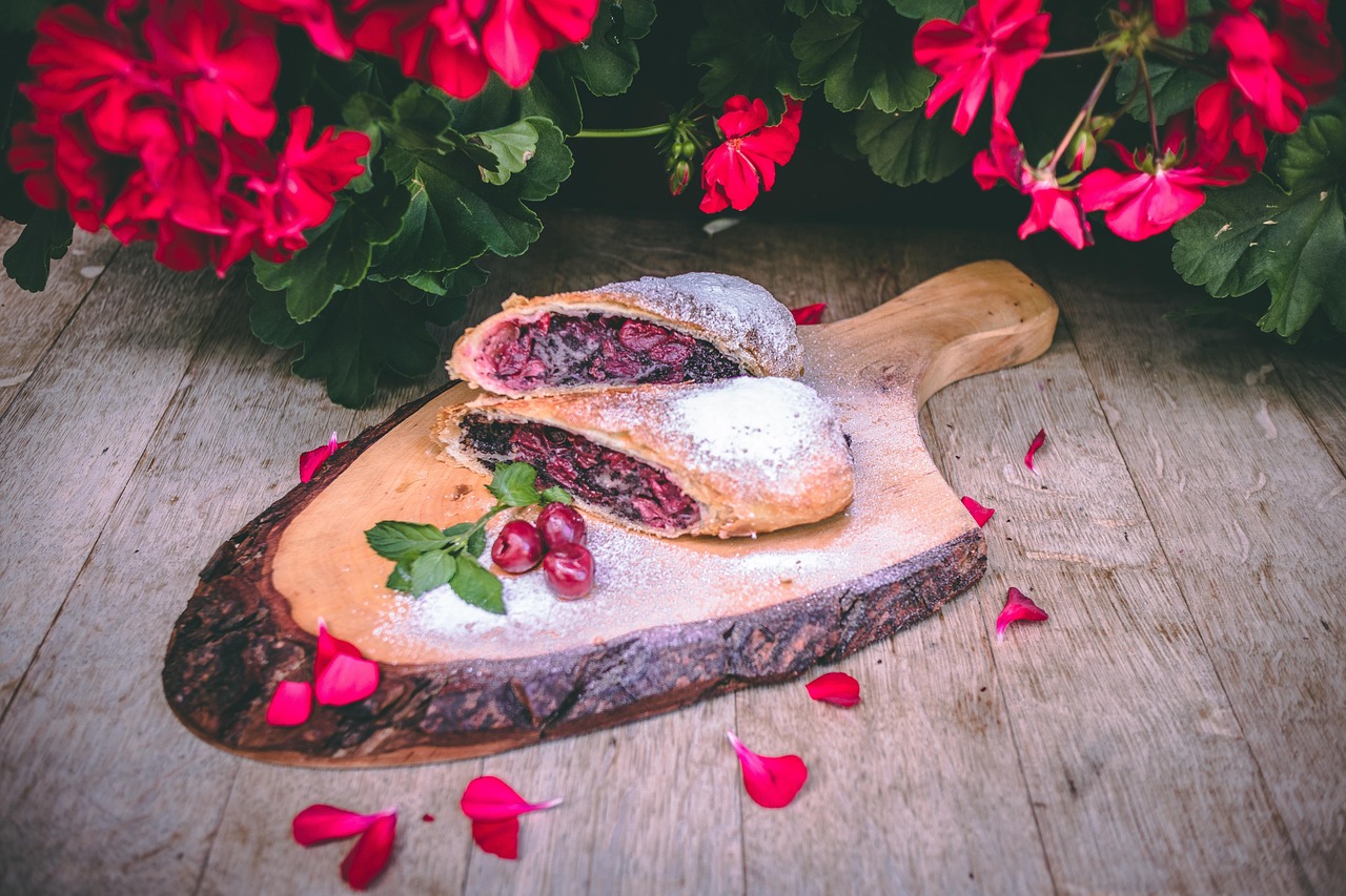 Desert sa lisnatim testom: Štrudla sa šumskim voćem i pudingom od vanile